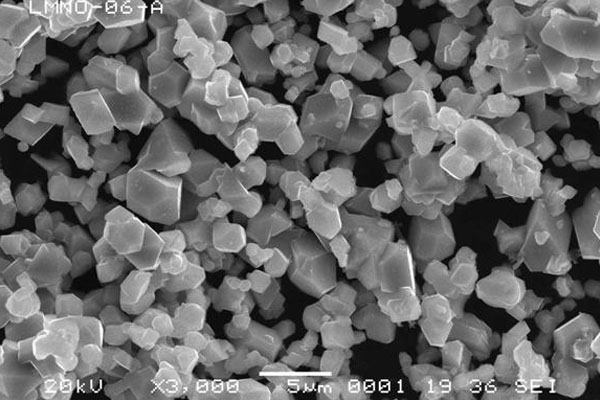 Оксид лития марганца под микроскопом